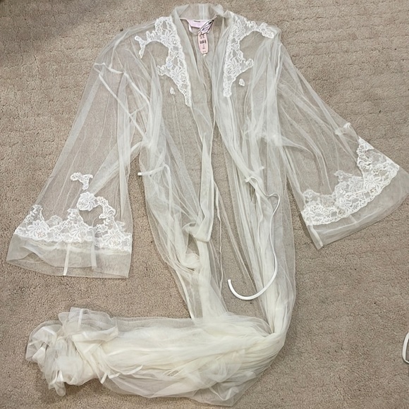 New Gorgeous Victorias Secret trousseau - Picture 1 of 4